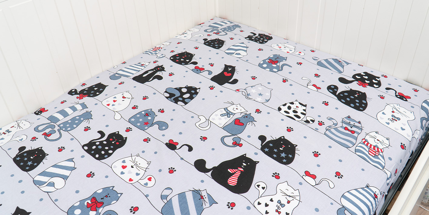 Polskie bawełniane prześcieradło z gumką koty łapki szare